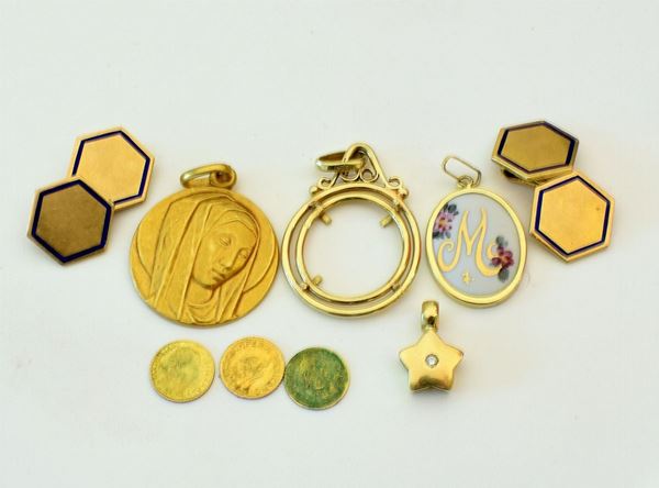 



PAIO DI GEMELLI , QUATTRO PENDENTI IN ORO 18KT