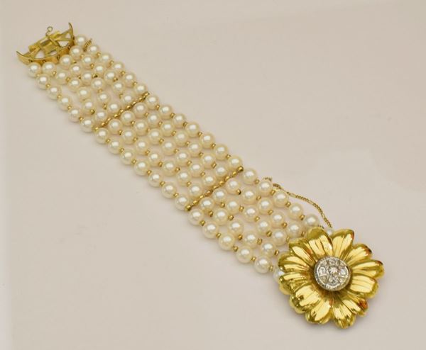 



BRACCIALE IN ORO GIALLO , ORO BAINCO KT18, DIAMANTI E PERLE 