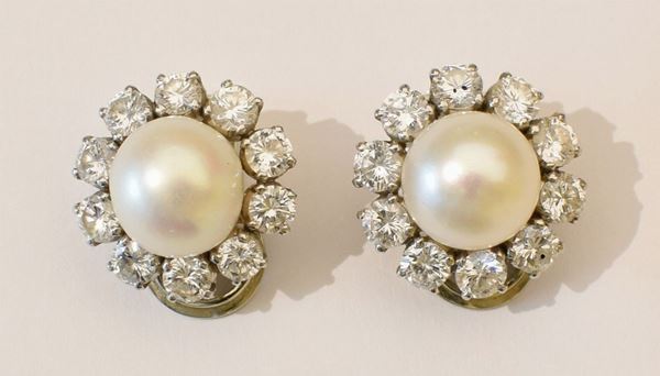 



PAIO DI ORECCHINI IN ORO BIANCO KT 18 E DIAMANTI