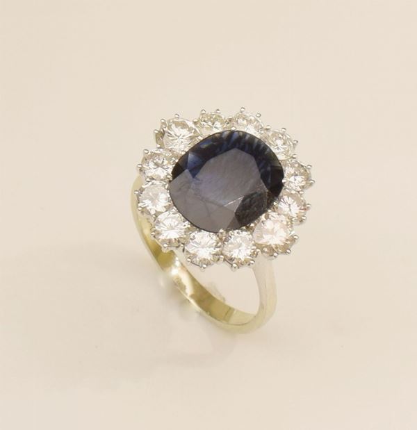 



ANELLO A MARGHERITA IN ORO 18 KT , DIAMANTI E ZAFFIRO