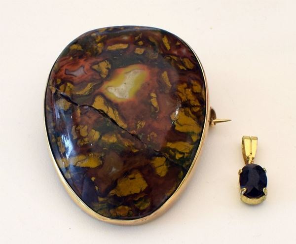 



SPILLA IN ORO 18KT E PIETRA