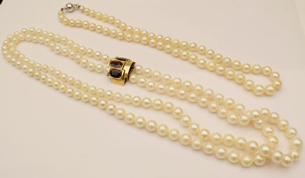 



COLLANA IN ORO 18KT E PERLE