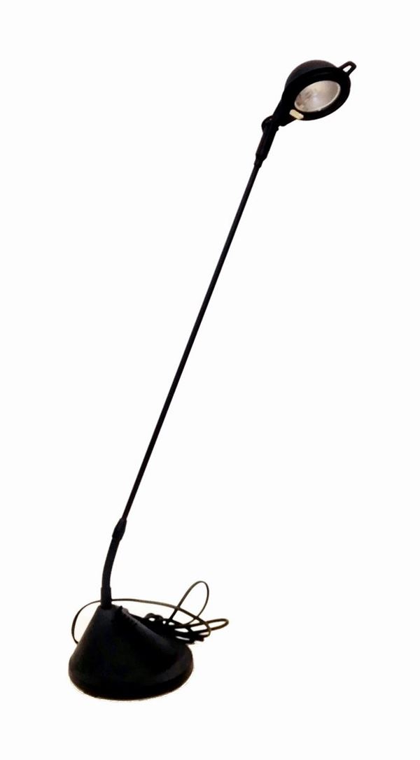 



Lampada da tavolo, produzione Artemide