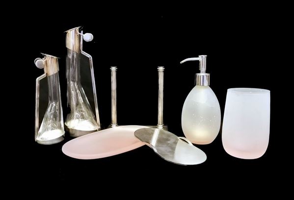 



Set da bagno e due oliere produzione Alessi