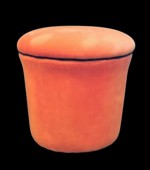 



Puff, imbottito e ricoperto in velluto arancione,  - Asta GIOIELLI, ARGENTI, ARREDI, OGGETTI D'ARTE E DIPINTI - Poggio Bracciolini Casa d'Aste