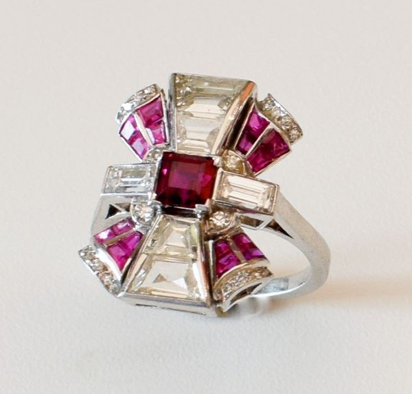 



ANELLO IN ORO BIANCO KT18 , DIAMANTI E RUBINI  - Asta Collectibles, Arredi antichi e Contemporanei e Gioielli - Poggio Bracciolini Casa d'Aste