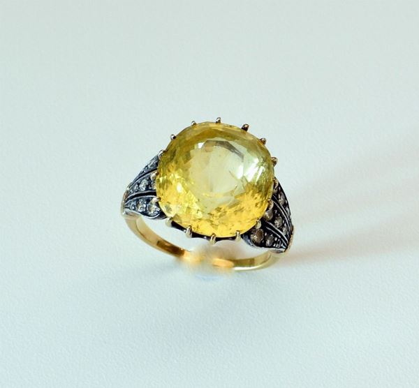 



ANELLO IN ORO GIALLO , ORO BIANCO KT18 , DIAMANTI E QUARZO