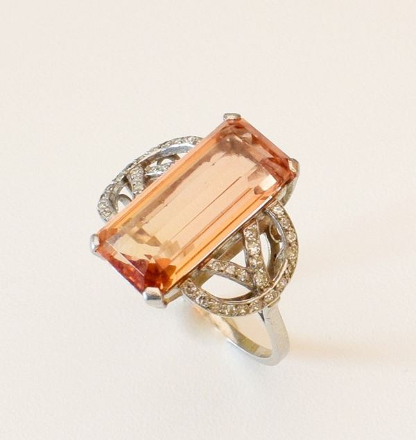 



ANELLO IN ORO BIANCO KT18 , DIAMANTI E QUARZO