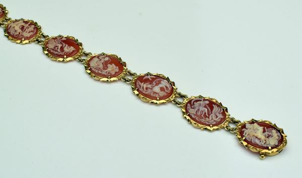 



BRACCIALE IN ORO GIALLO KT18 E CAMMEI