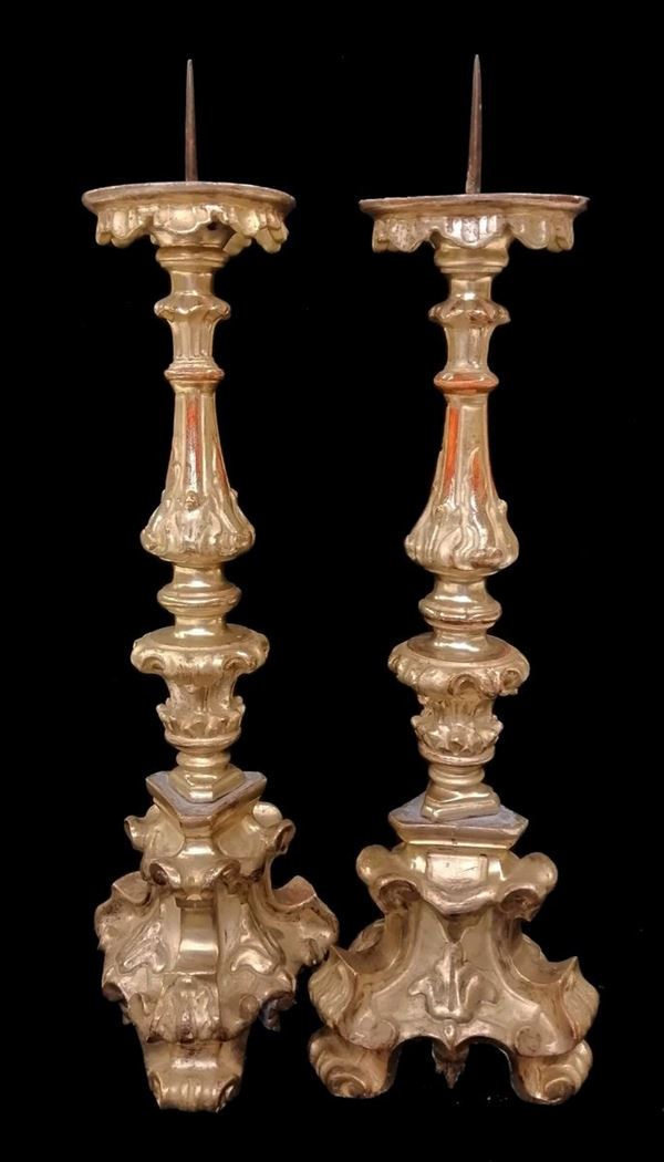 Coppia di candelabri, sec. XVIII, in legno argentato e 