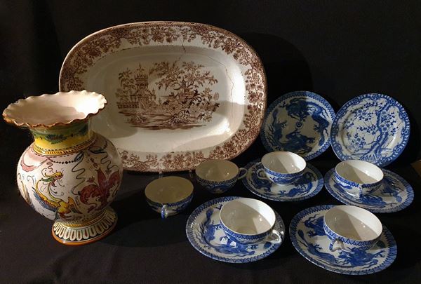 



Sei tazze con sette piattini, Giappone, sec. XX  - Asta GIOIELLI, ARGENTI, ARREDI, OGGETTI D'ARTE E DIPINTI - Poggio Bracciolini Casa d'Aste