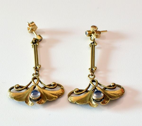 



PAIO DI ORECCHINI , PERIODO LIBERTY IN ORO A KT9   - Asta Collectibles, Arredi antichi e Contemporanei e Gioielli - Poggio Bracciolini Casa d'Aste