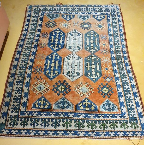 



Tappeto, Caucaso, vecchia manifattura,  - Asta Collectibles, Arredi antichi e Contemporanei e Gioielli - Poggio Bracciolini Casa d'Aste
