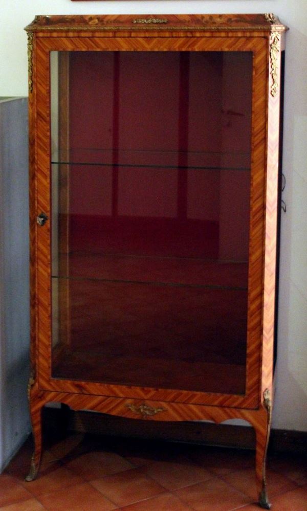 



Vetrinetta, Francia, sec. XIX/XX  - Asta Collectibles, Arredi antichi e Contemporanei e Gioielli - Poggio Bracciolini Casa d'Aste