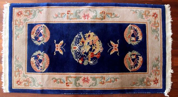 



Tappeto, Cina, sec. XX  - Asta Collectibles, Arredi antichi e Contemporanei e Gioielli - Poggio Bracciolini Casa d'Aste