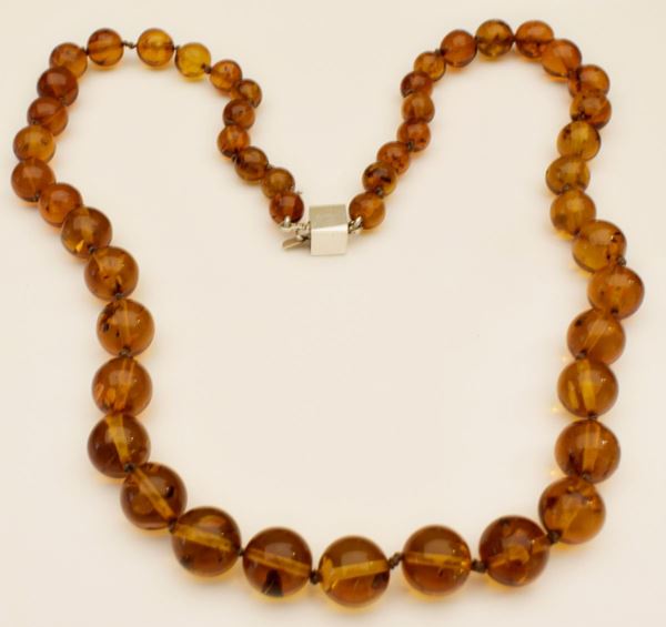 



COLLANA&nbsp; DI AMBRA 