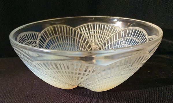 



Ciotola, sec. XX, manifattura Lalique