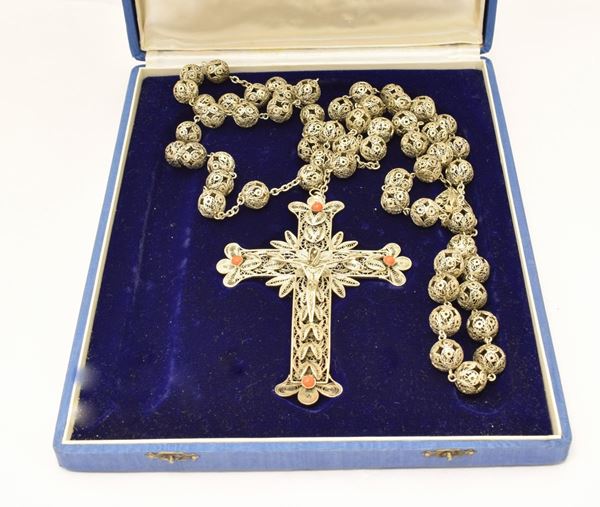 



COLLANA CON CROCEFISSO