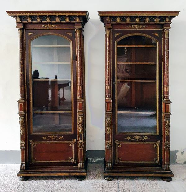 Coppia di vetrine, inizi sec. XX,  - Asta Collectibles, Arredi antichi e Contemporanei e Gioielli - Poggio Bracciolini Casa d'Aste