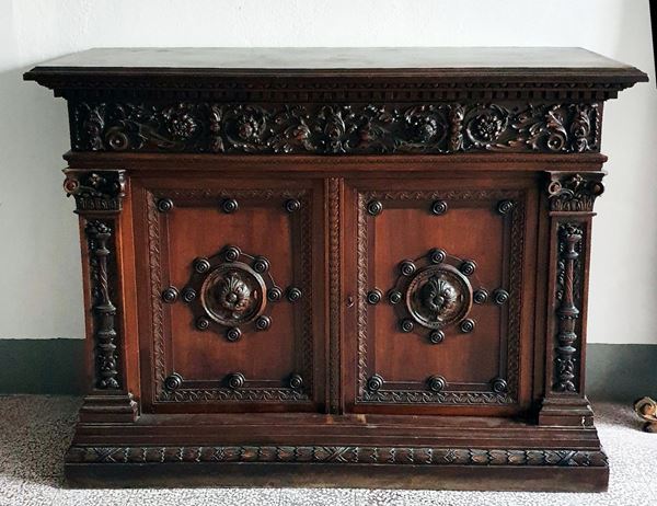 Credenza, in stile rinascimento