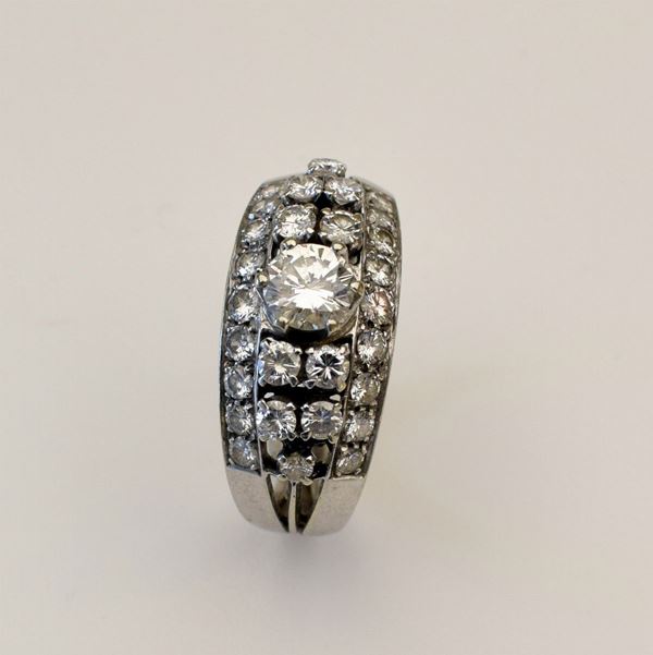 



ANELLO IN ORO BIANCO E DIAMANTI