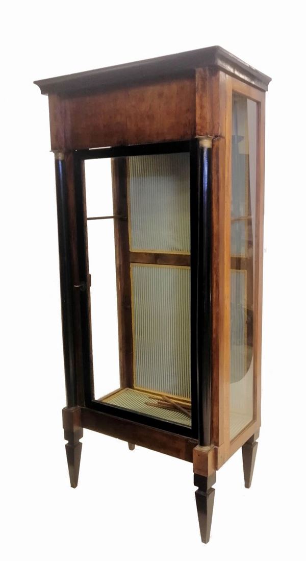 



Vetrina, in stile Impero  - Asta Collectibles, Arredi antichi e Contemporanei e Gioielli - Poggio Bracciolini Casa d'Aste