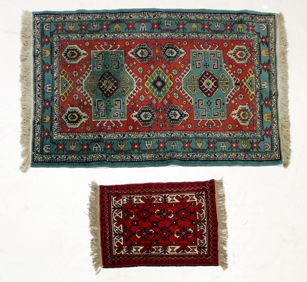 



Due tappeti, sec. XX   - Asta Antiquariato e Sculture, Gioielli e Collezionismo - Poggio Bracciolini Casa d'Aste