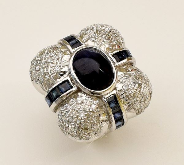 



ANELLO IN ORO BIANCO KT18 , DIAMANTI E ZAFFIRI