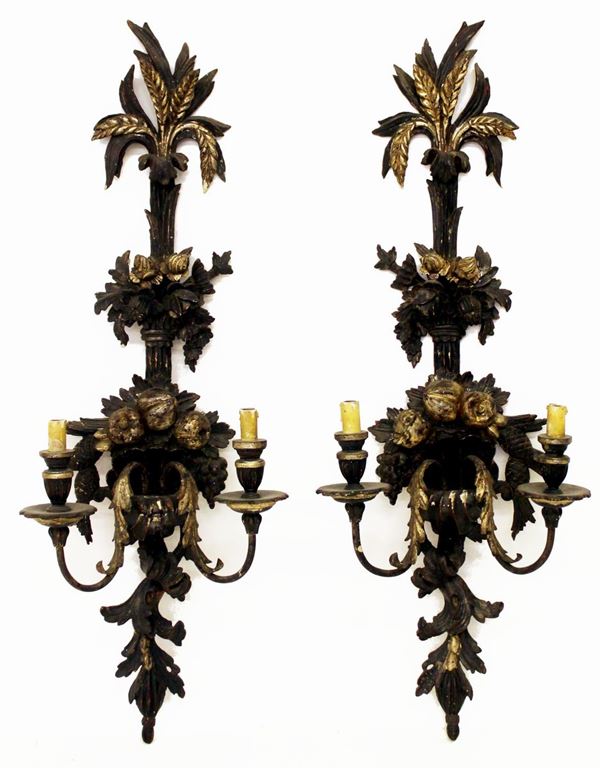 



Coppia di applique, in stile 700