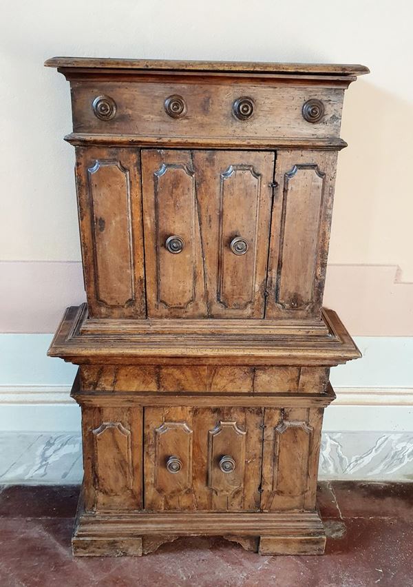 



Credenzino, in stile 600