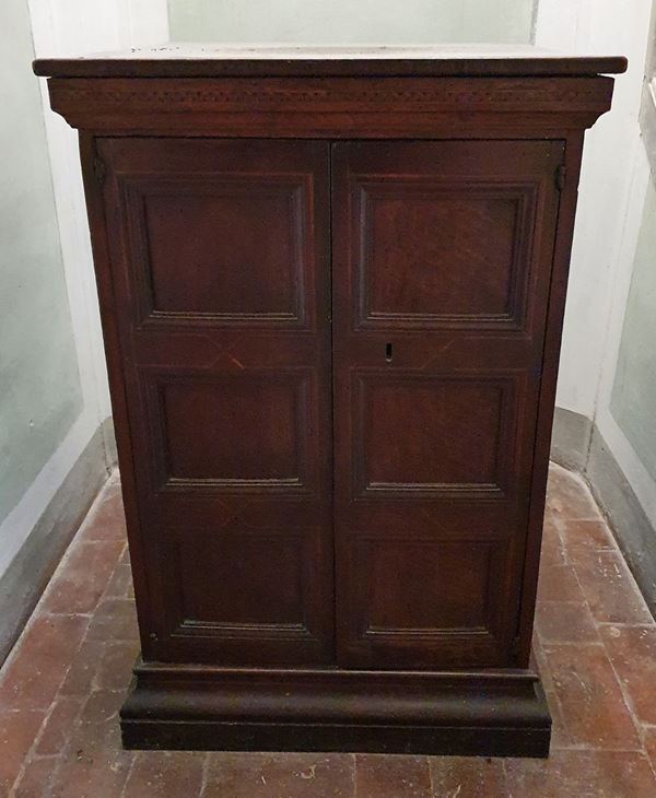 



Credenza a colonna, sec. XVIII
