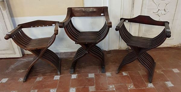 



Tre sedie a savonarola, sec. XIX