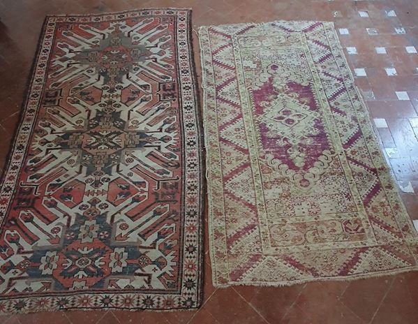 



Due tappeti caucasici, sec. XIX  - Asta ARREDI DA UNA VILLA FIORENTINA, GIOIELLI, ARGENTI E DIPINTI - Poggio Bracciolini Casa d'Aste