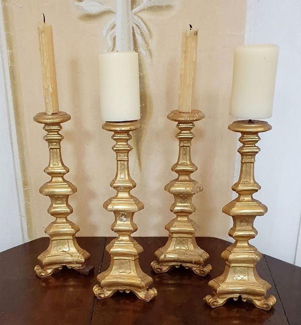 



Quattro candelabri, sec. XVIII  - Asta ARREDI DA UNA VILLA FIORENTINA, GIOIELLI, ARGENTI E DIPINTI - Poggio Bracciolini Casa d'Aste