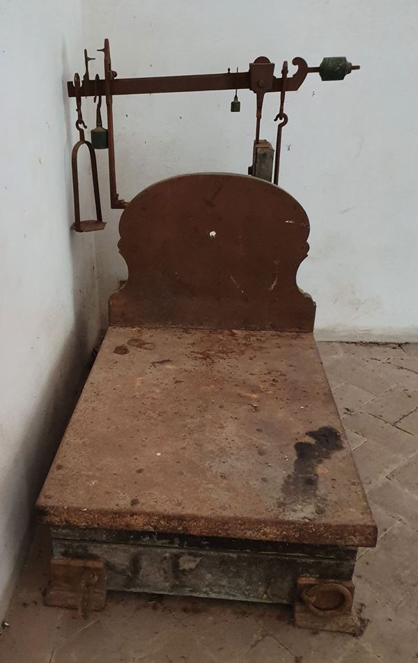 



Vecchia bilancia, sec. XX  - Asta ARREDI DA UNA VILLA FIORENTINA, GIOIELLI, ARGENTI E DIPINTI - Poggio Bracciolini Casa d'Aste