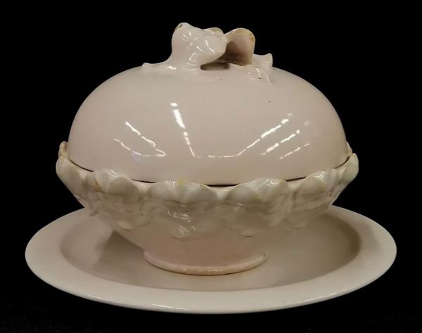 



Tazza da puerpera con coperchio e piatto, manifattura Galileo Chini, 