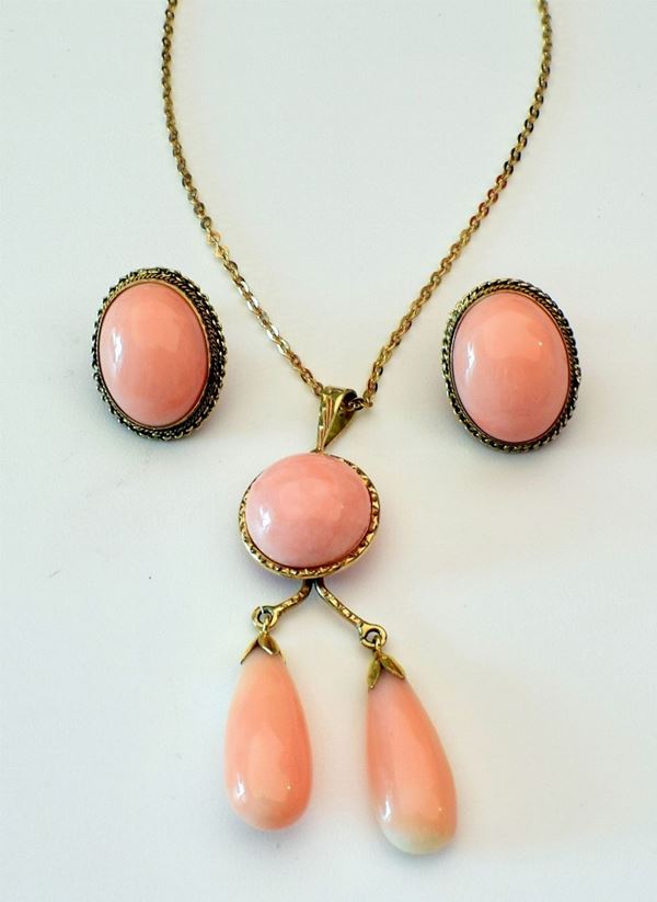 



COLLANA E PAIO DI ORECCHINI IN ORO GIALLO KT18 E CORALLO 