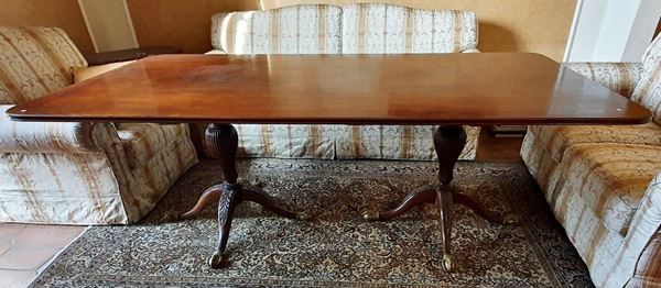 



Tavolo, Inghilterra, sec. XX  - Asta ARREDI DA UNA VILLA FIORENTINA, GIOIELLI, ARGENTI E DIPINTI - Poggio Bracciolini Casa d'Aste