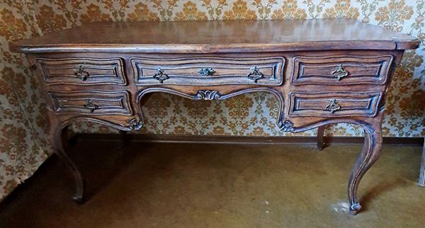 



Scrivania, stile 700  - Asta GIOIELLI, ARGENTI, ARREDI, OGGETTI D'ARTE E DIPINTI - Poggio Bracciolini Casa d'Aste