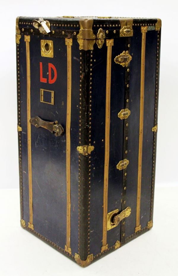 



Baule armadio, inizi sec. XX  - Asta Antiquariato e Sculture, Gioielli e Collezionismo - Poggio Bracciolini Casa d'Aste