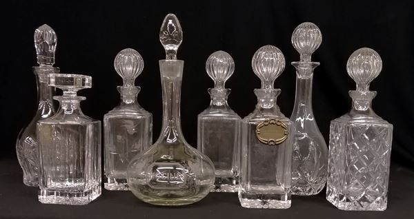 



Otto bottiglie per distillati, sec. XX, in vetro, alt. massima, cm 35 ( 8 )