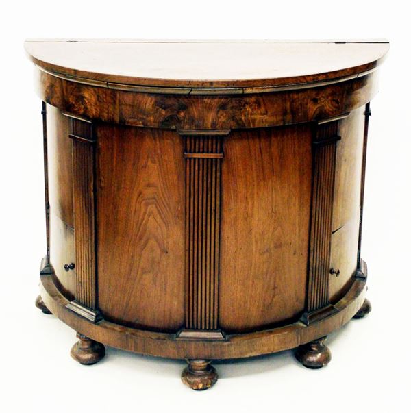 



Credenzino demi lune, sec. XIX 