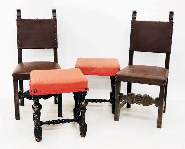 



Coppia di sedie, in stile 700, in legno con parti intagliate, sedute e 