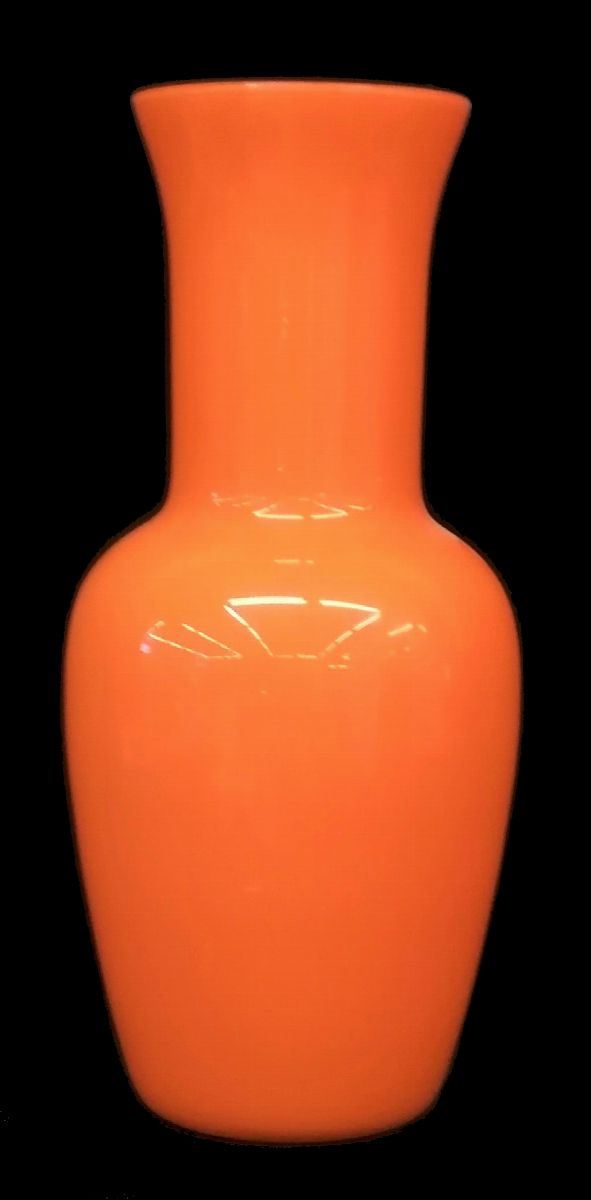 



Vaso, manifattura Venini, in vetro opalino color arancio, alt. cm 50,5