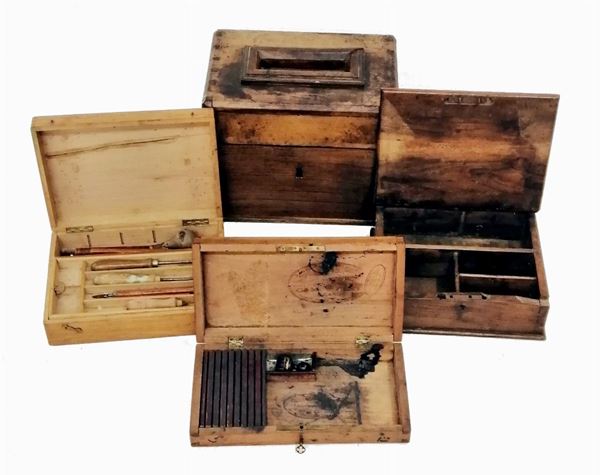 



Cassetta per le lettere e tre contenitori da lavoro, sec. XX, in legno,