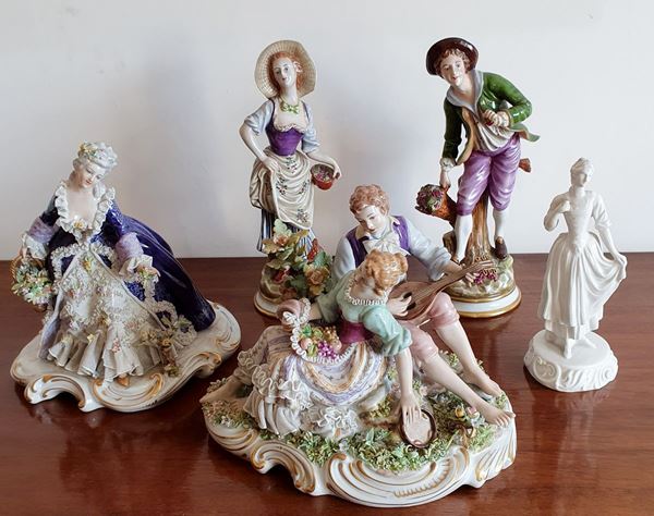 



Cinque gruppi, sec. XX   - Asta ARREDI DA UNA VILLA FIORENTINA, GIOIELLI, ARGENTI E DIPINTI - Poggio Bracciolini Casa d'Aste