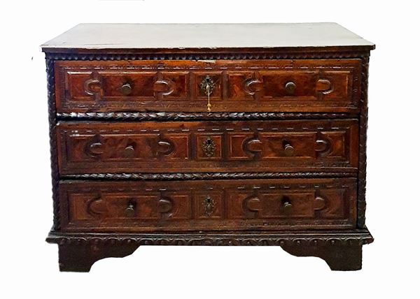 



Cassettone, Lombardia, sec. XVII