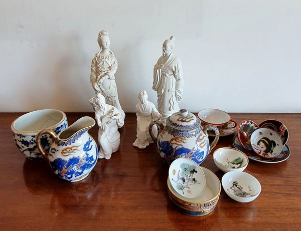 



Quattro sculture e stoviglieria varia, Arte orientale
