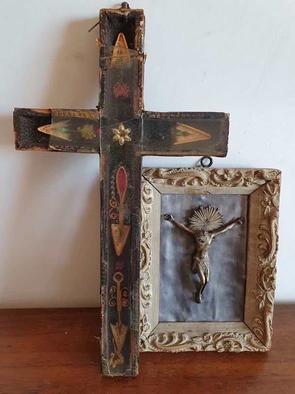 



Croce con reliquie, sec. XIX e Cristo in metallo argentato