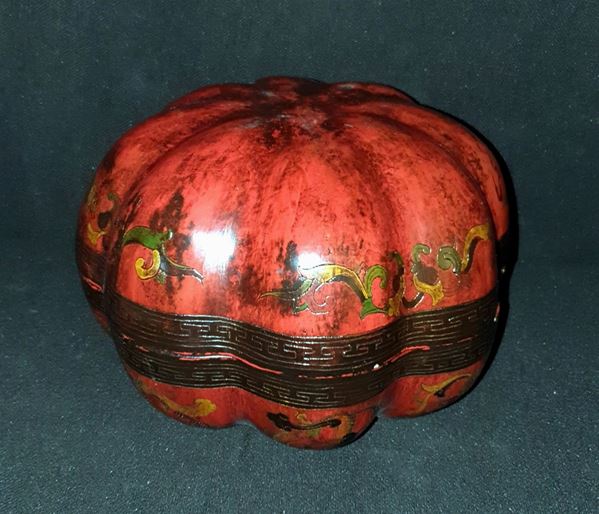 



Scatola con coperchio, Giappone, sec. XX  - Asta GIOIELLI, ARGENTI, ARREDI, OGGETTI D'ARTE E DIPINTI - Poggio Bracciolini Casa d'Aste